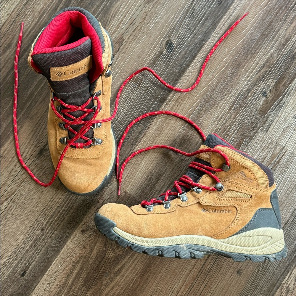 Columbia hiking boots LIKE NEW